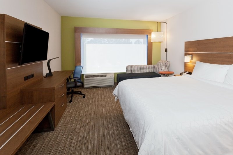 Holiday Inn Express and Suites Fayetteville