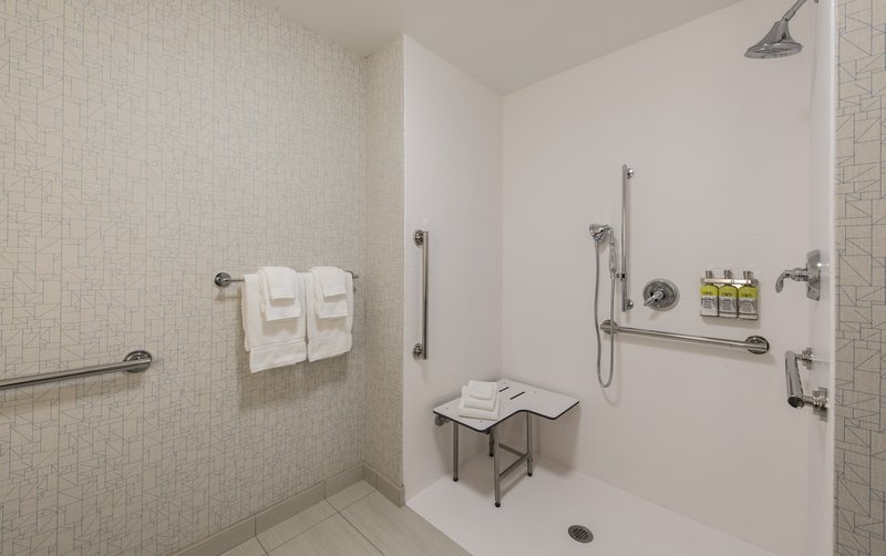 Holiday Inn Express and Suites Phoenix North – Happy Valley