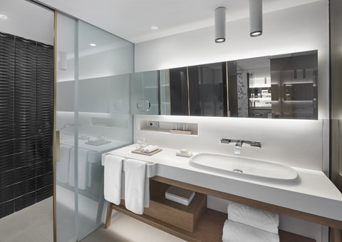 17. Mandarin Oriental, Barcelona - Deluxe Room - Bathroom.jpg