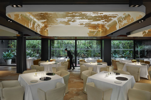 58.Mandarin Oriental, Barcelona - Moments Restaurant (3).jpg