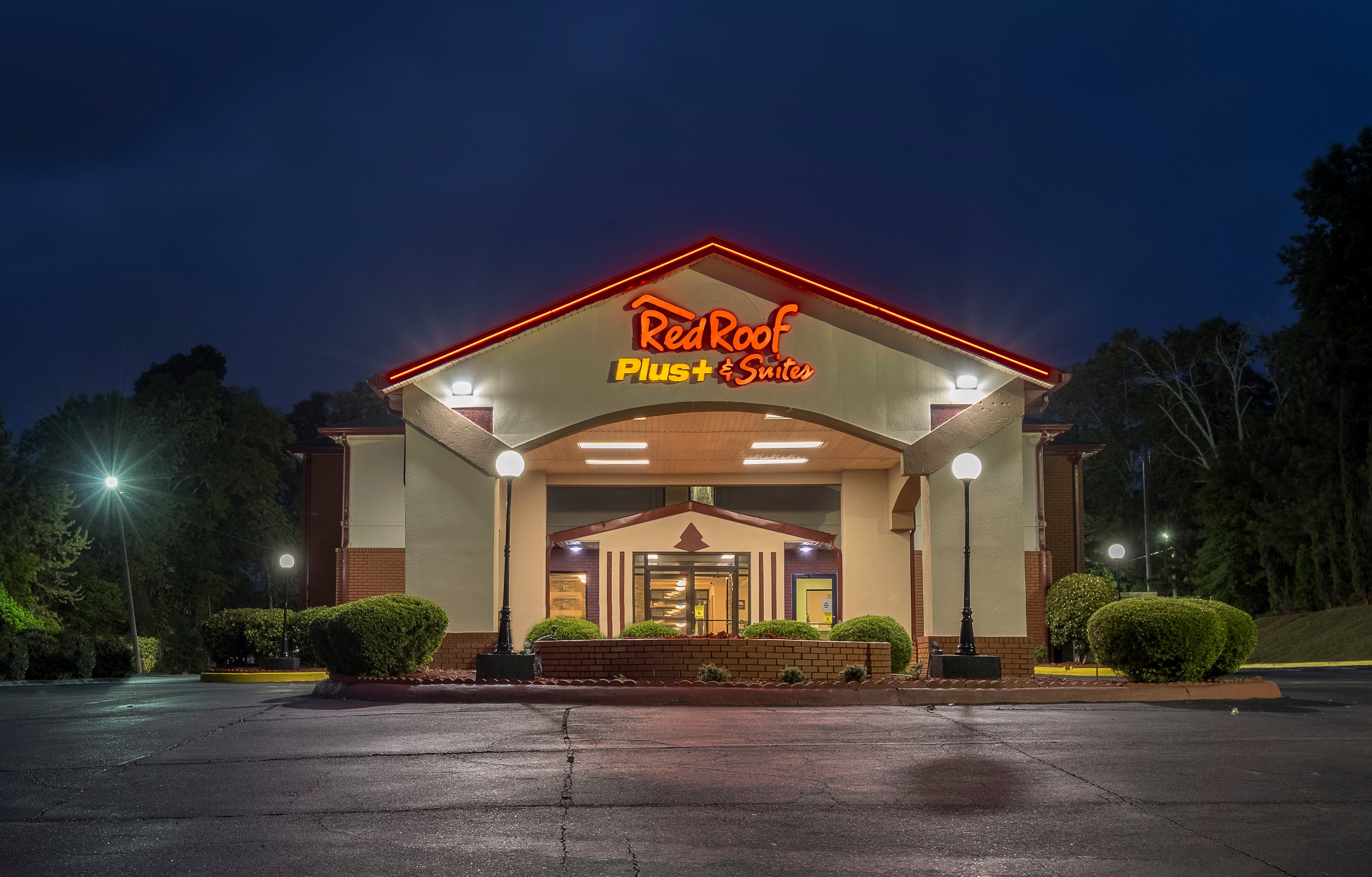 Red Roof PLUS & Suites Opelika