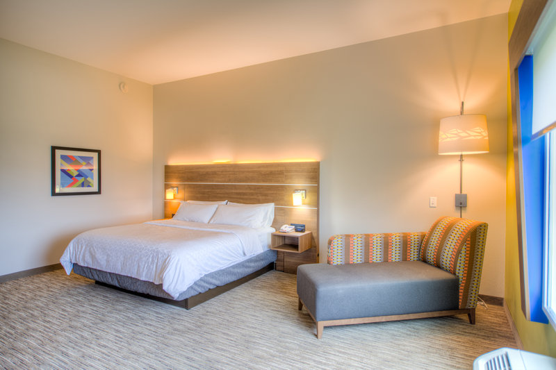Holiday Inn Express and Suites Remington
