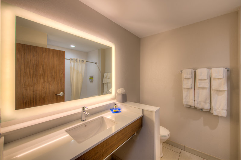 Holiday Inn Express and Suites Remington