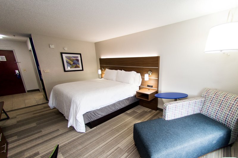 HOLIDAY INN EXP STES STATESVIL