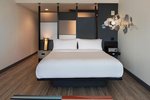 Breezy, Larger Guest room, 1 King, Balcony