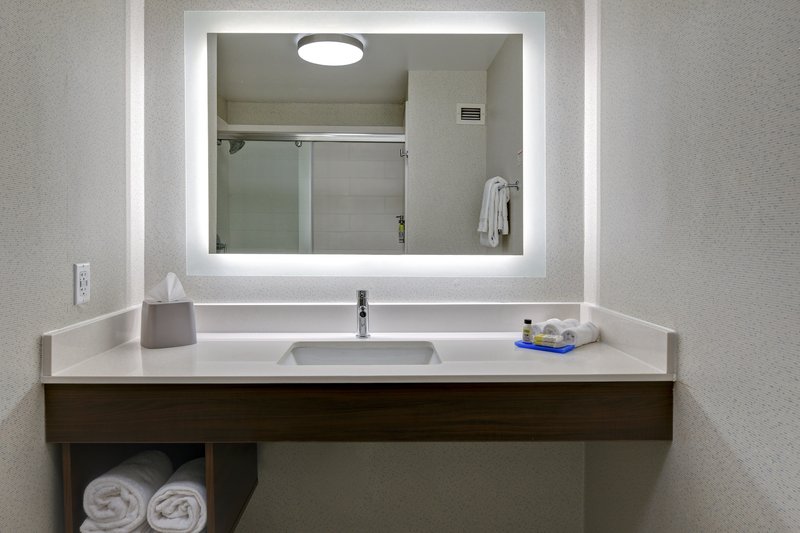Holiday Inn Express & Suites ANDERSON