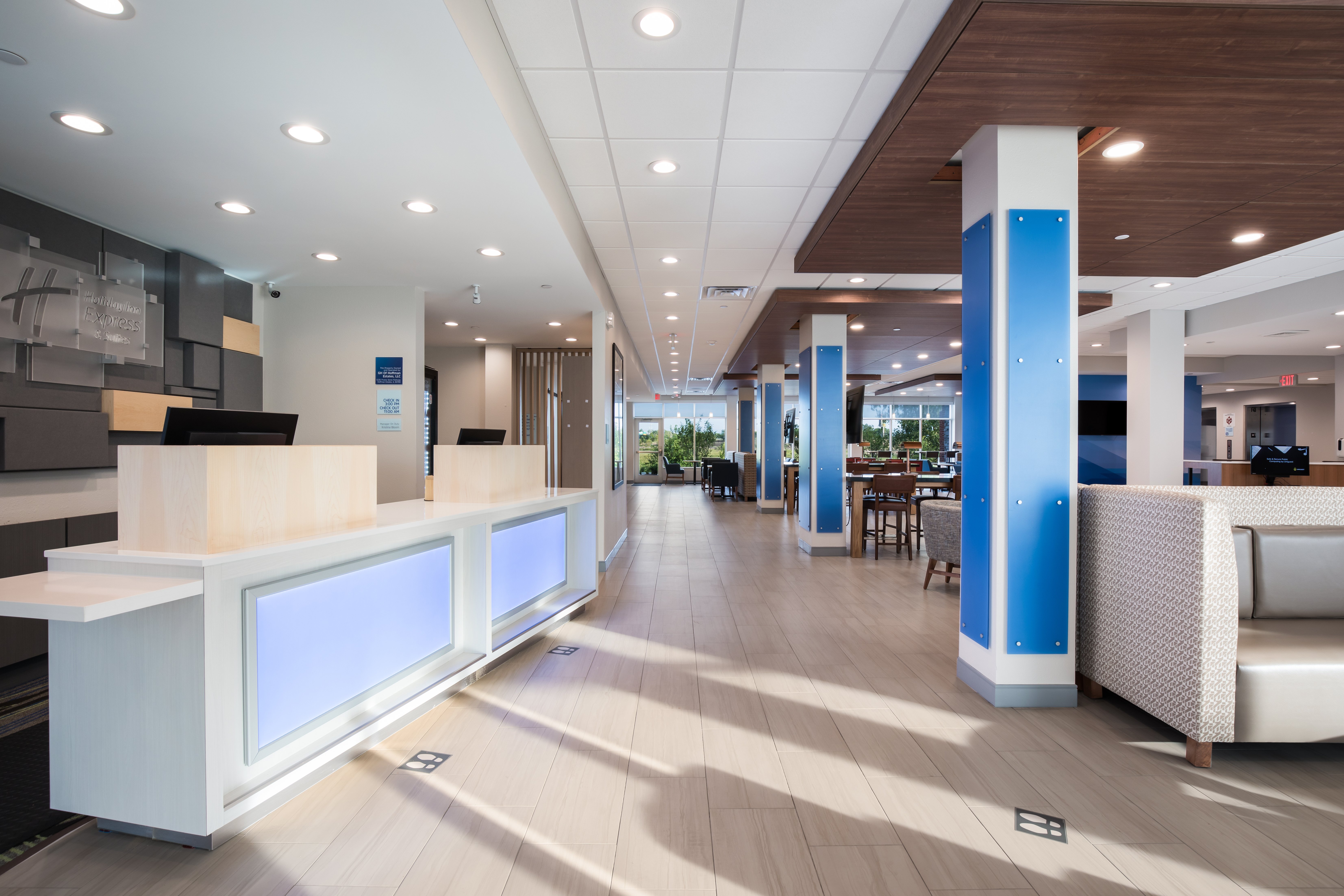 Holiday Inn Express and Suites Chicago – Hoffman Estates