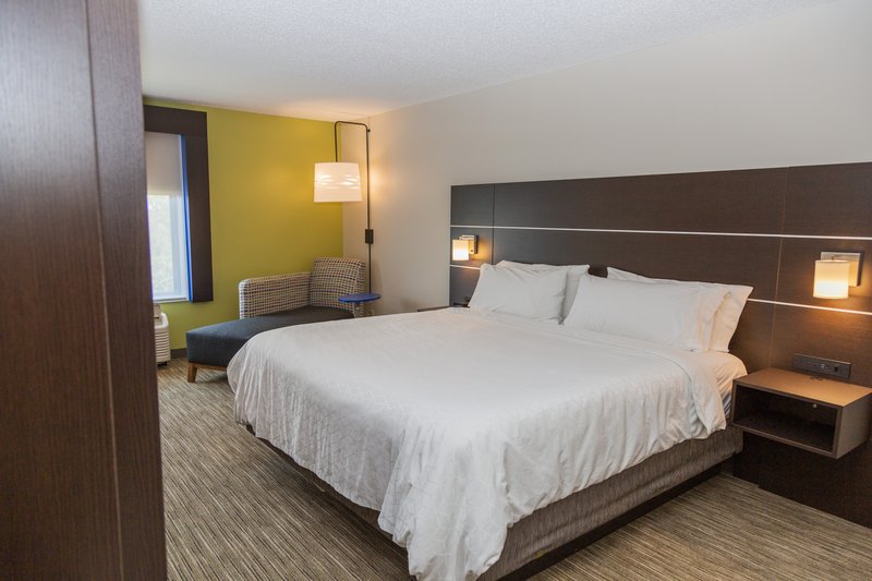 HOLIDAY INN EXPRESS CLAYTON