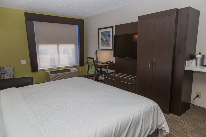 HOLIDAY INN EXPRESS CLAYTON