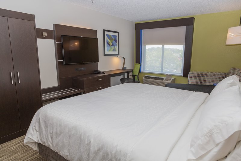 HOLIDAY INN EXPRESS CLAYTON