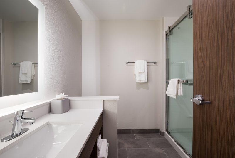 Holiday Inn Express and Suites Chicago – Hoffman Estates