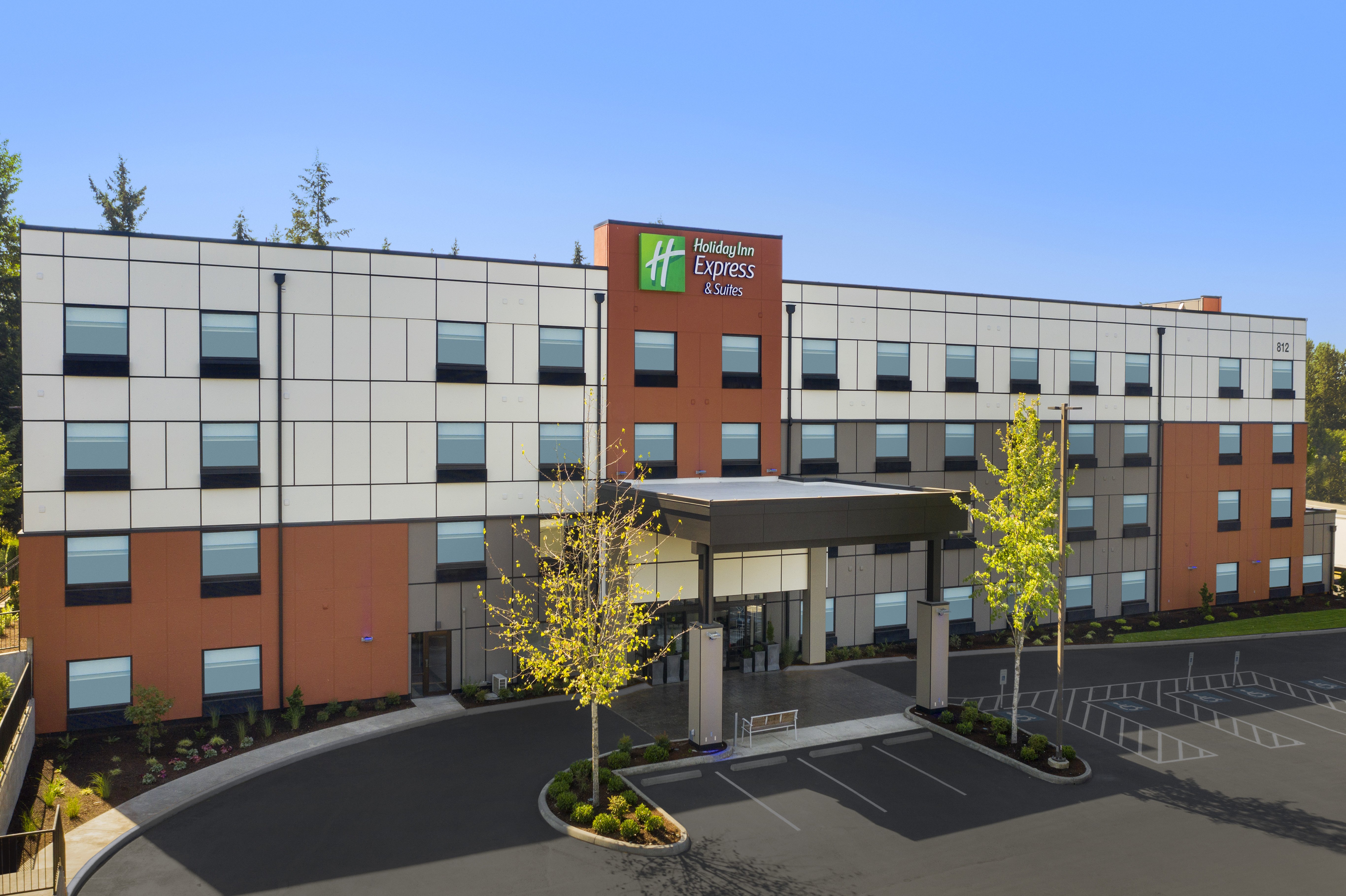 Holiday Inn Express Hotel & Suites