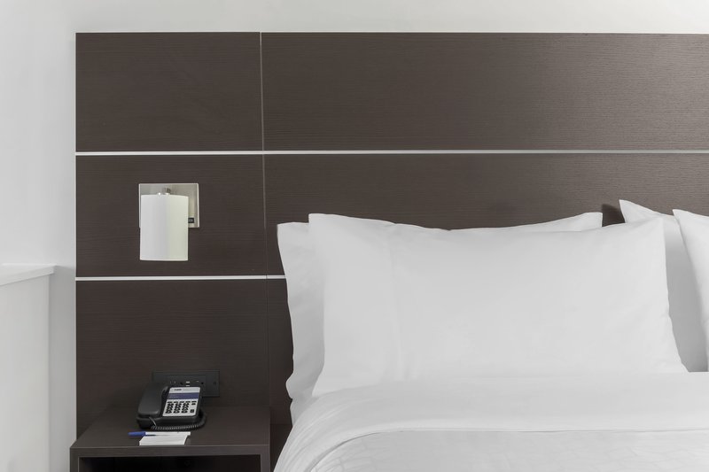Holiday Inn Express and Suites Chicago O’Hare Airport