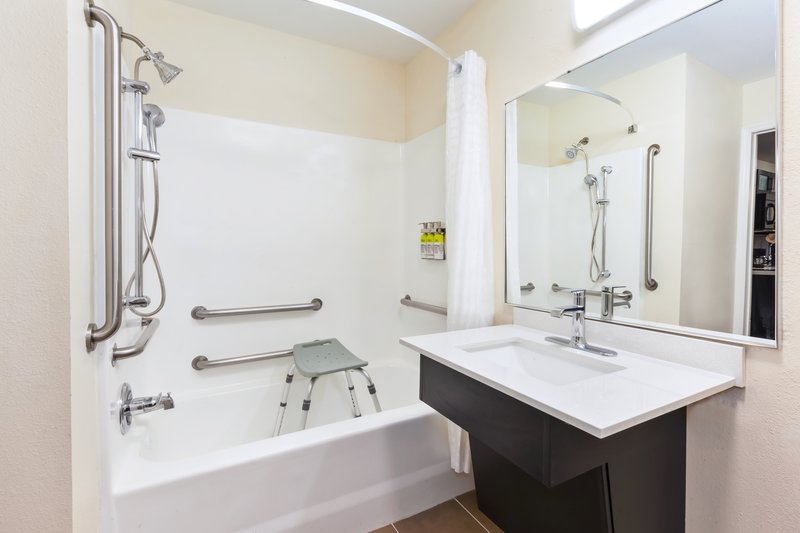 CANDLEWOOD SUITES HUNTERSVILLE