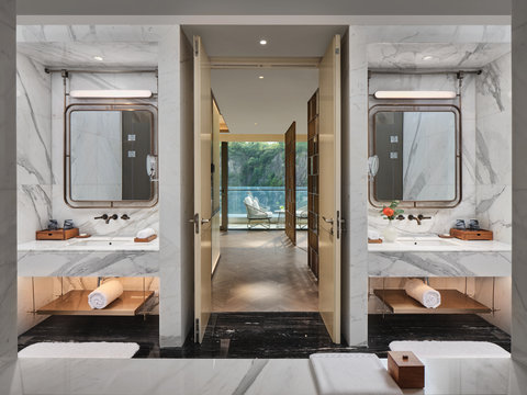 Chairman Suite Bathroom