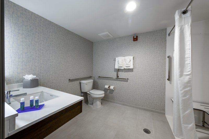 KING MOBIL ACCESSIBLE ROLL IN SHWR NOSMK