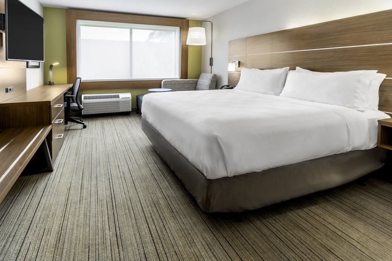 Holiday Inn Express and Suites Milwaukee – West Allis