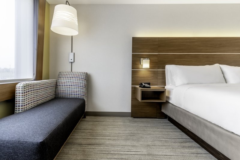 Holiday Inn Express and Suites Milwaukee – West Allis