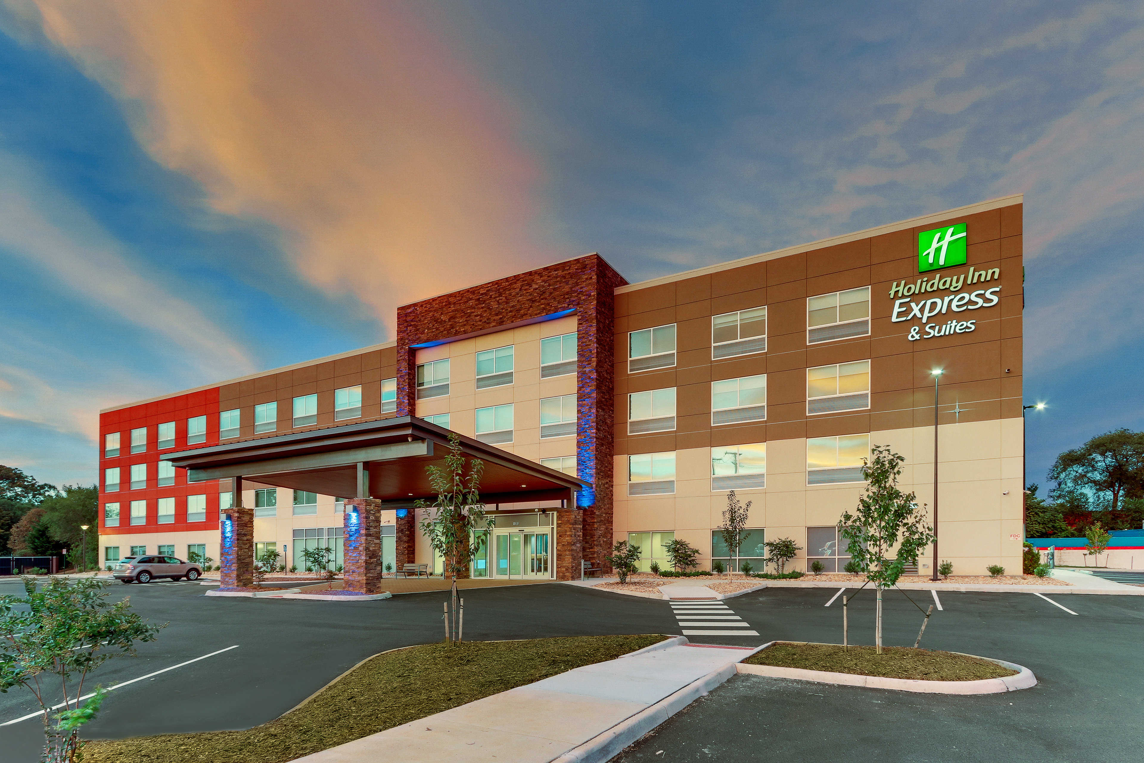 Holiday Inn Express & Suites Civic Ctr