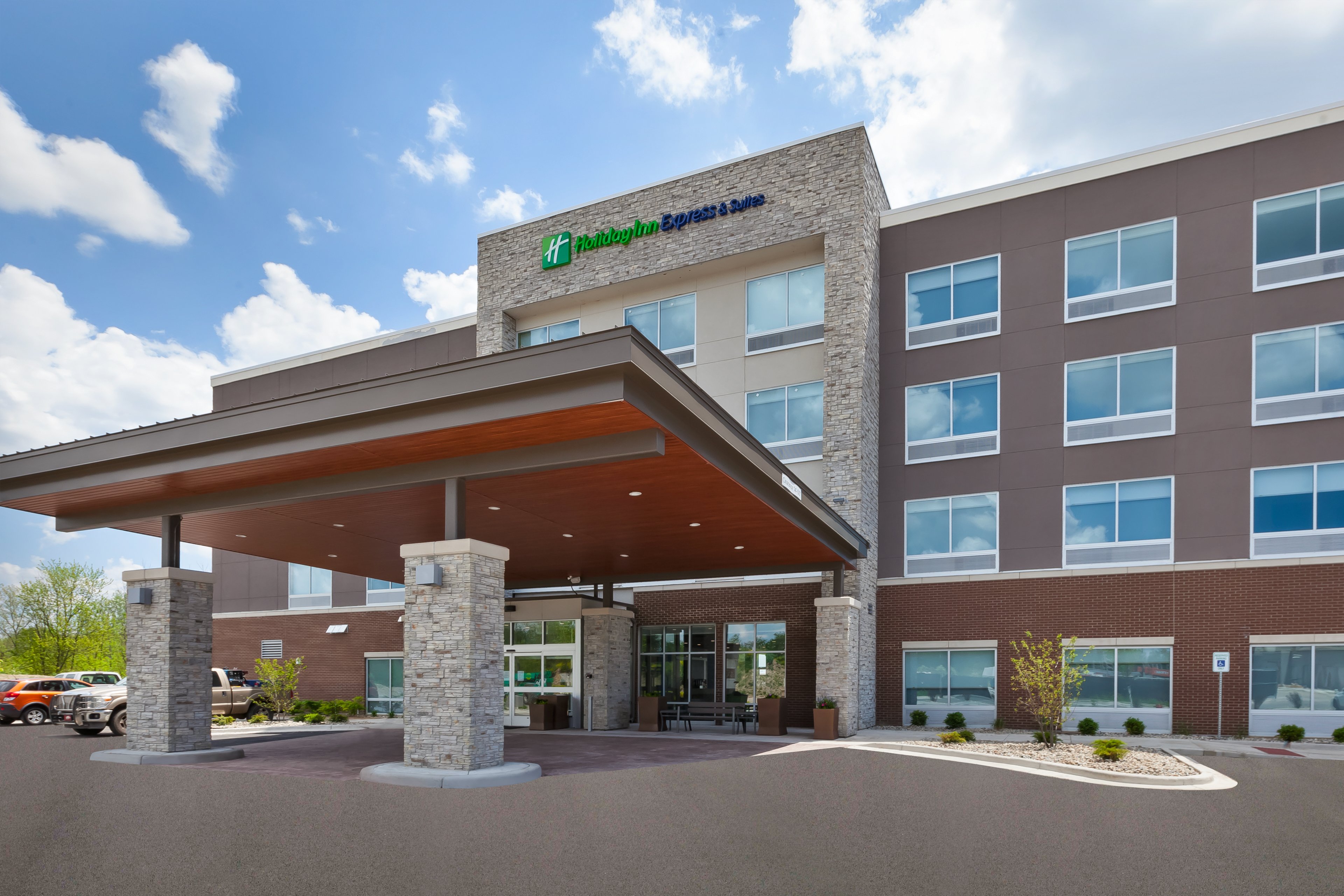 Holiday Inn Express & Stes Airport South