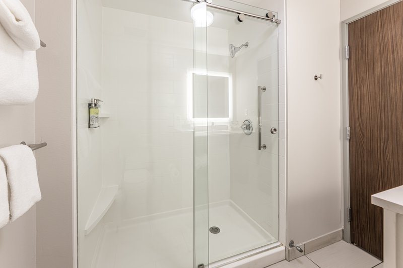 Holiday Inn Express and Suites Champaign North – Rantoul