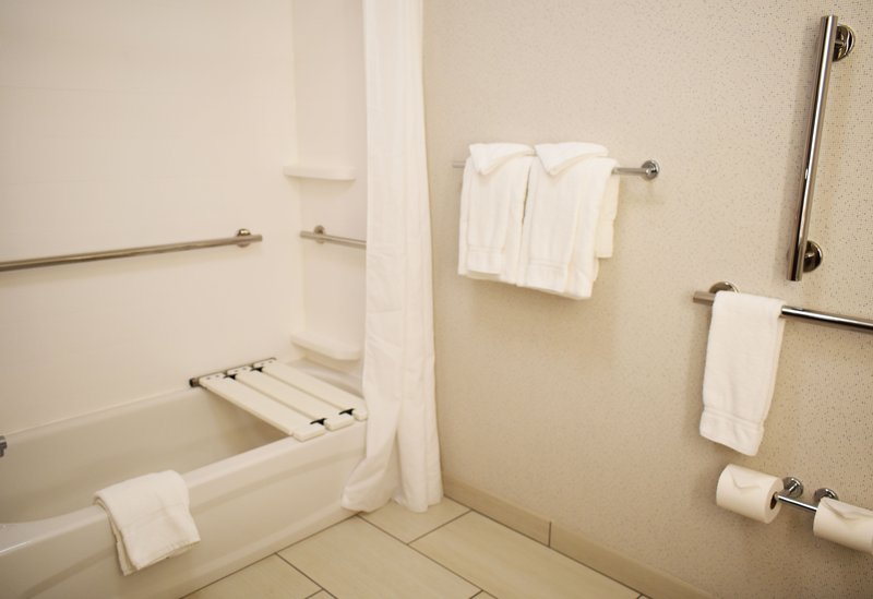 KING MOBILITY ACCESSIBLE TUB NONSMOKING