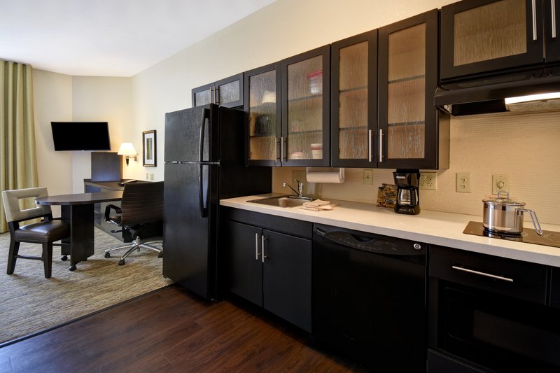 CANDLEWOOD SUITES ST. CLAIRSVILLE