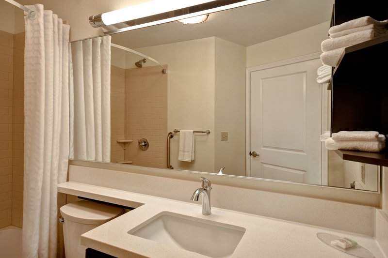 CANDLEWOOD SUITES ST. CLAIRSVILLE
