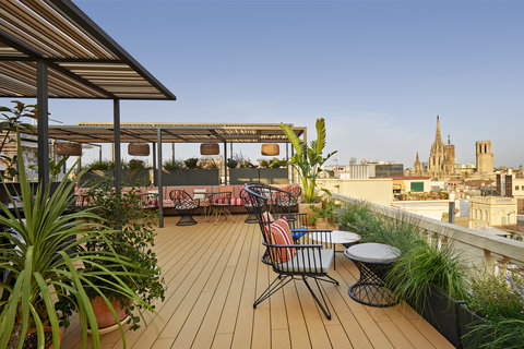 Disfrute de unas tapas con vistas a la ciudad de Barcelona