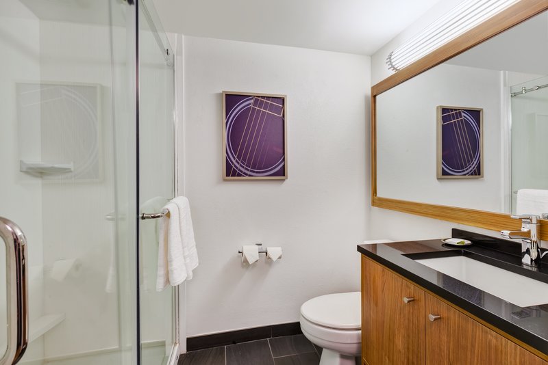 HOLIDAY INN EXPRESS DOWNTOWN