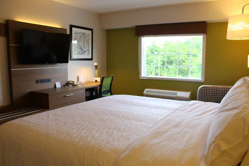 HOLIDAY INN EXPRESS DELMONT