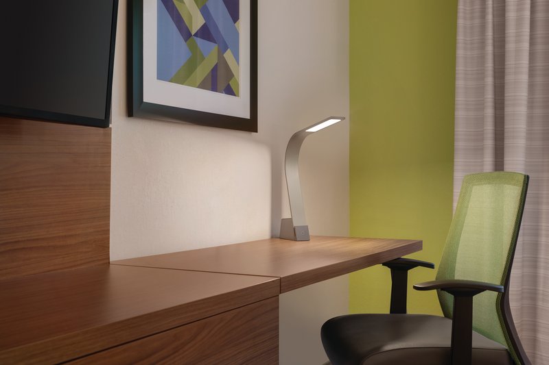 HOLIDAY INN EXP STES LAVONIA