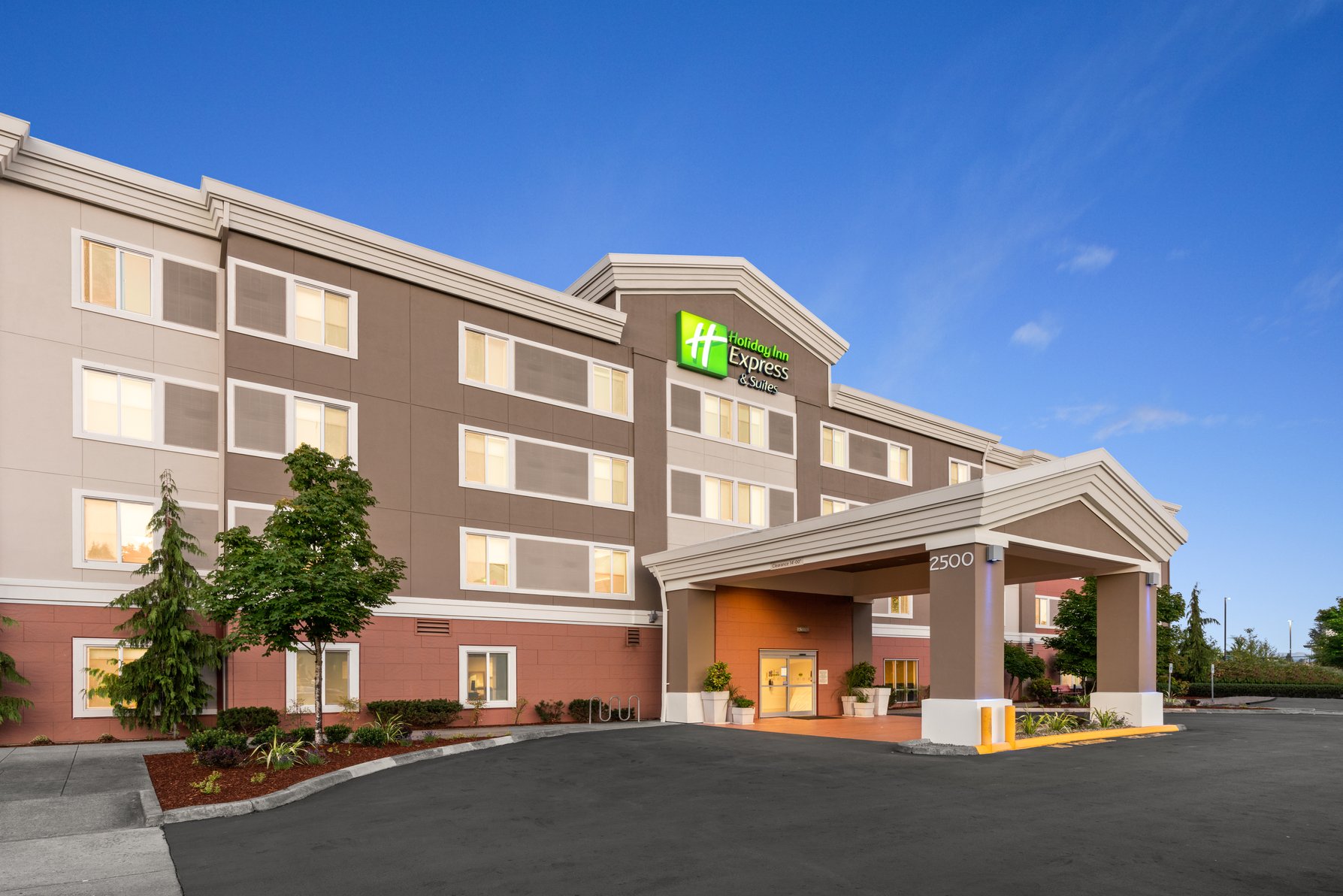 Welcome to the Holiday Inn Express near Sumner Rhubarb Festival.