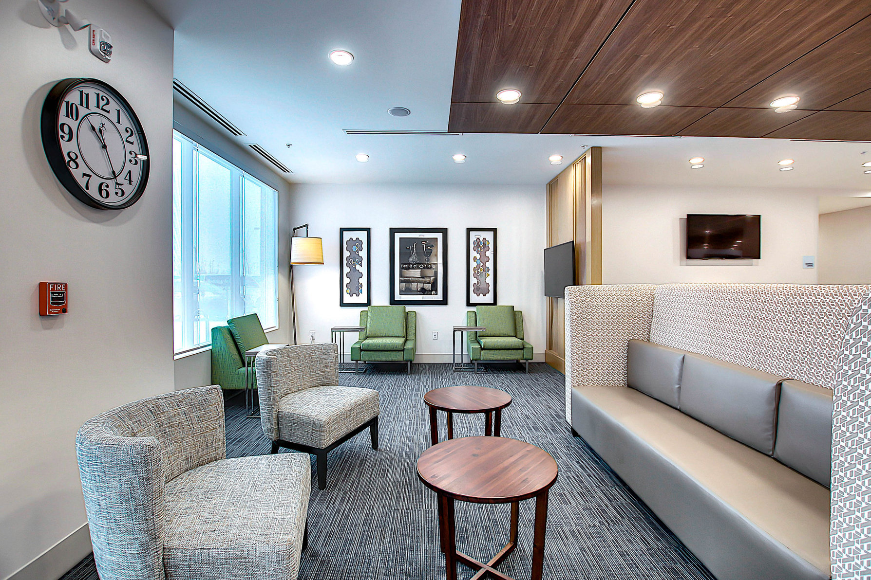 Brand new Calgary Airport hotel with free shuttle and breakfast