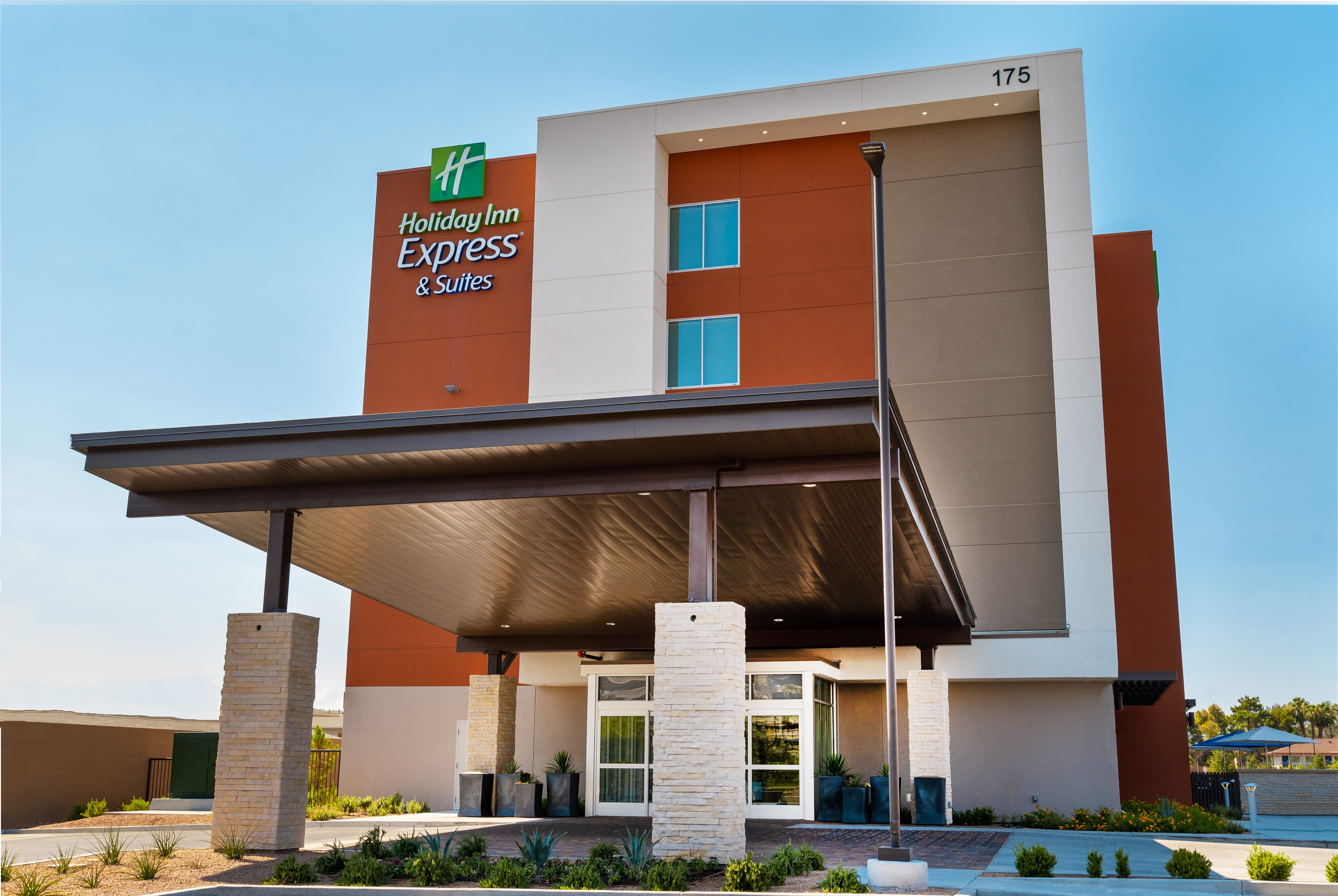 Holiday Inn Express & Suites Tropicana