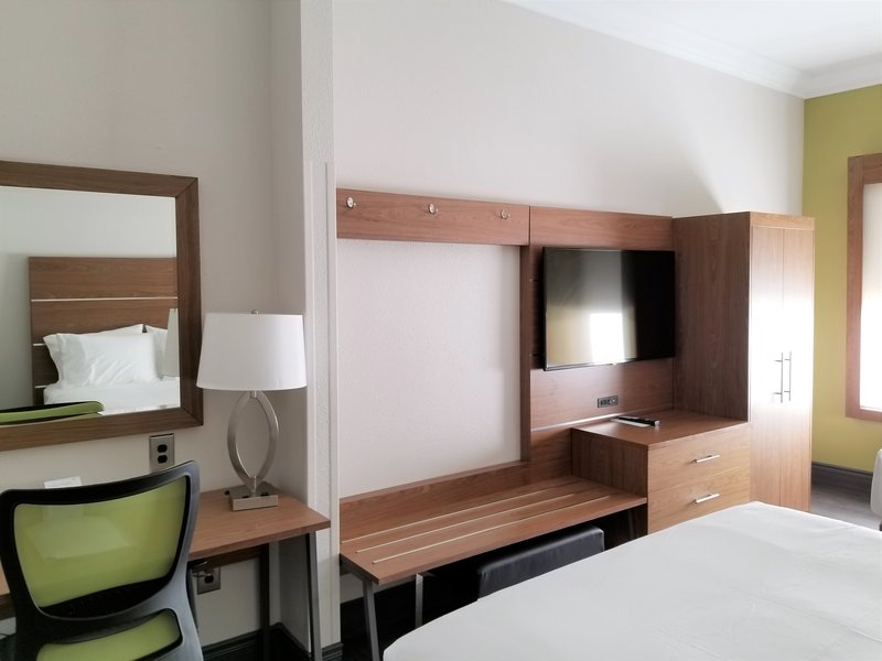 Holiday Inn Express and Suites Columbia