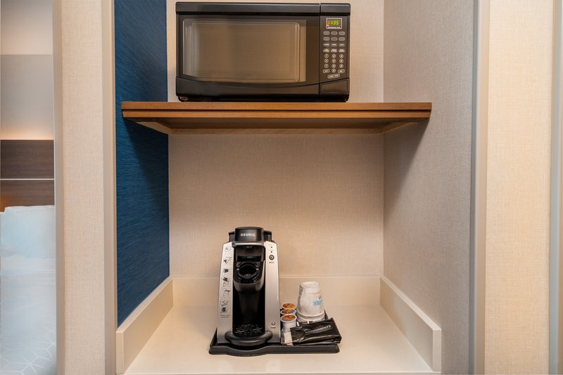 Holiday Inn Express and Suites Las Vegas – E Tropicana