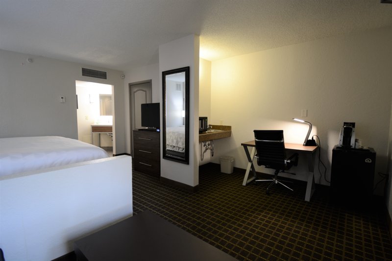 HOLIDAY INN HAZLET