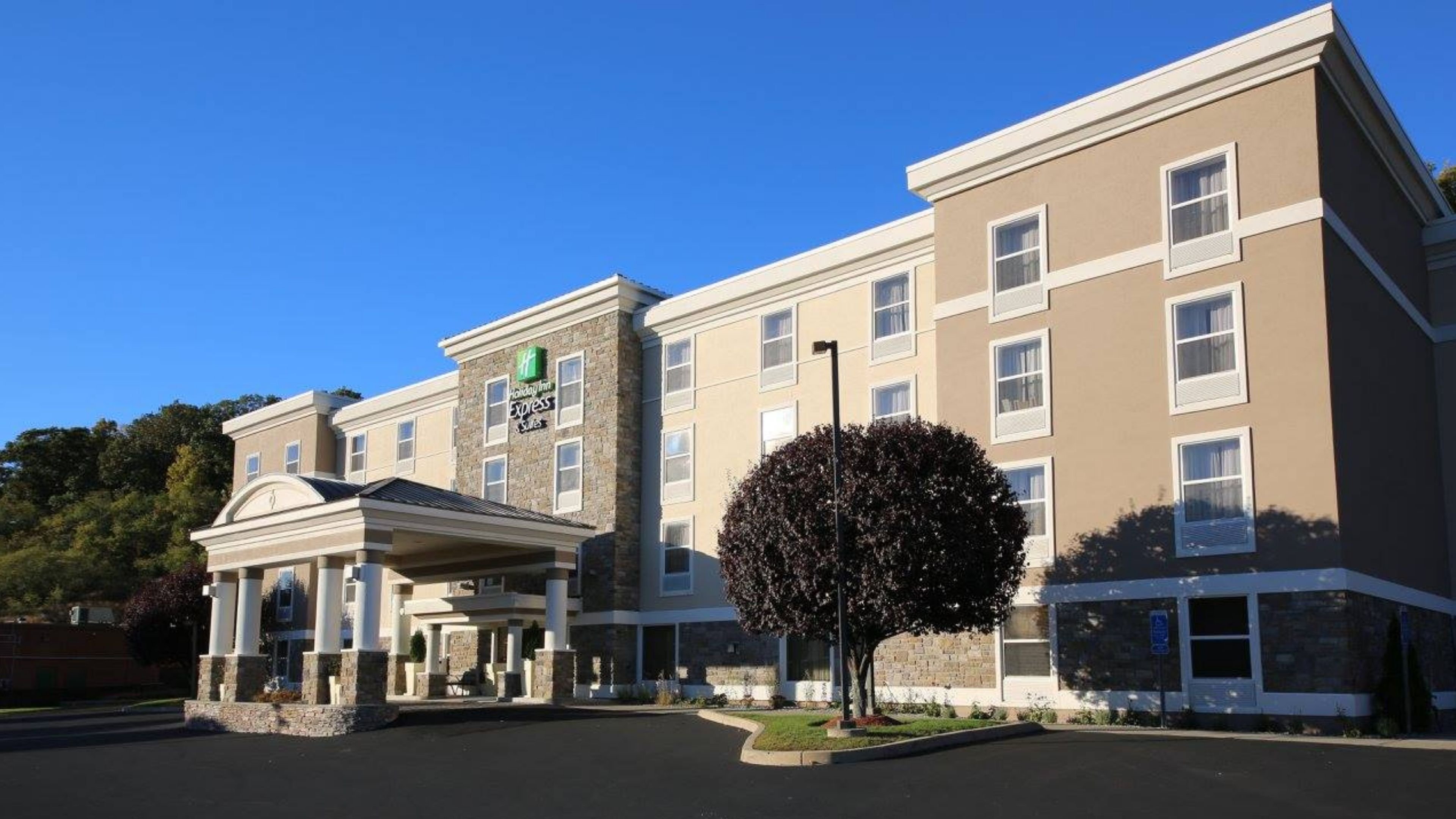 Holiday Inn Express & Sts Danbury