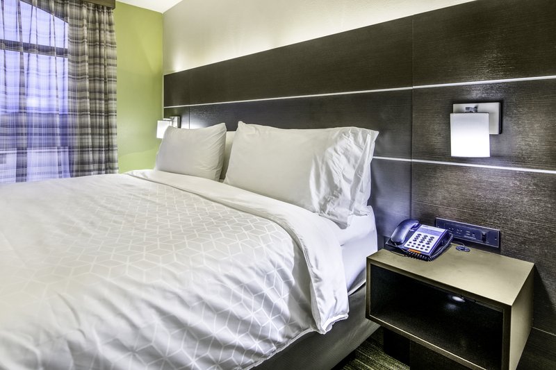 Holiday Inn Express and Suites Longview North
