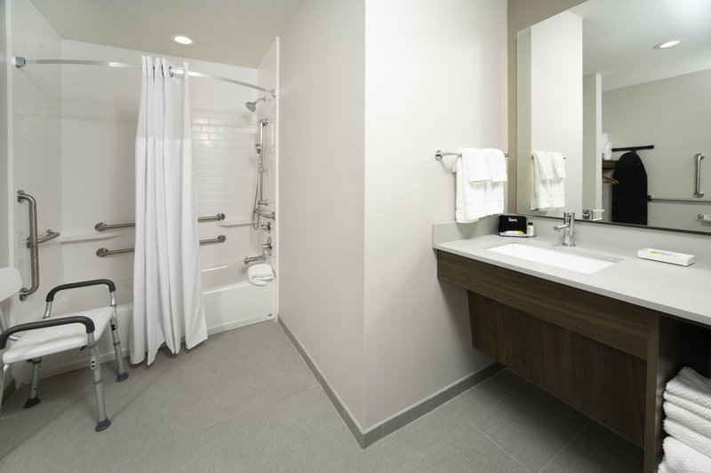 STUDIO STE 2QN HEAR MOBIL ACCESSIBLE TUB