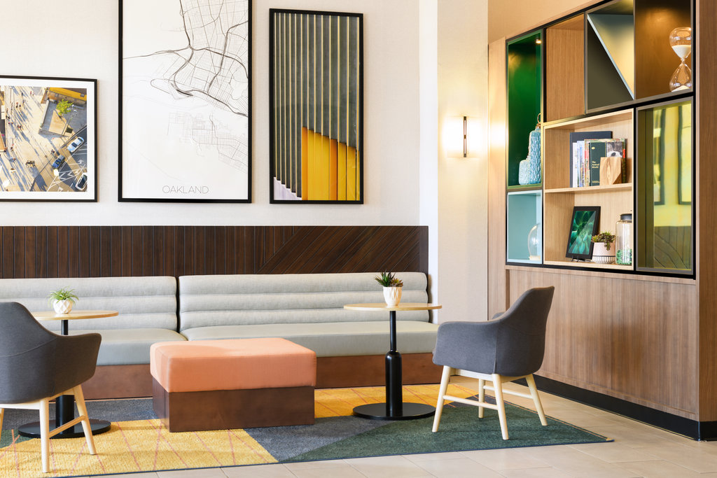 Holiday Inn & Suites Oakland - Airport, an IHG Hotel - Hotel Lobby