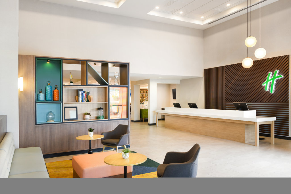 Holiday Inn & Suites Oakland - Airport, an IHG Hotel - Hotel Lobby