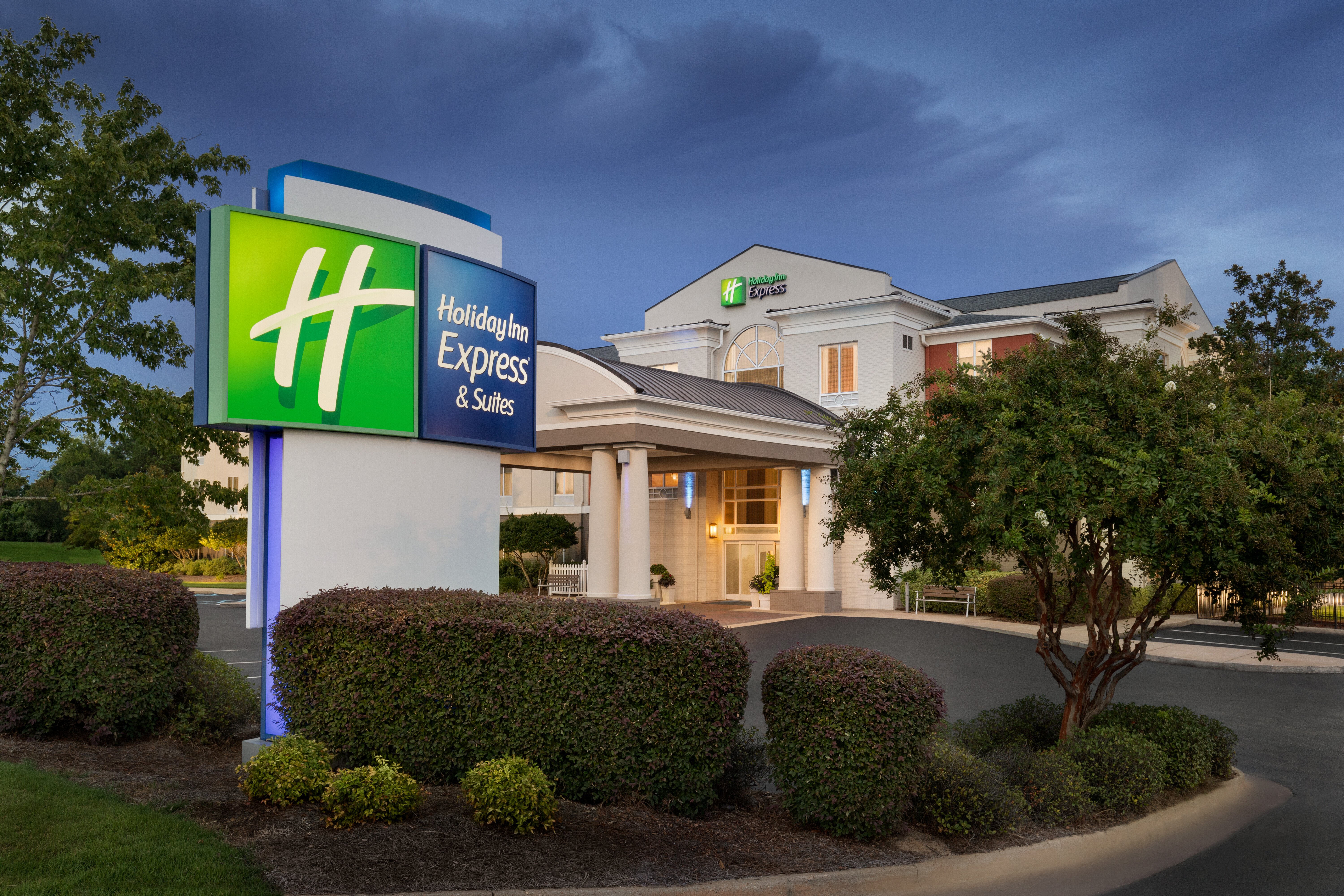 Holiday Inn Express & Suites Auburn