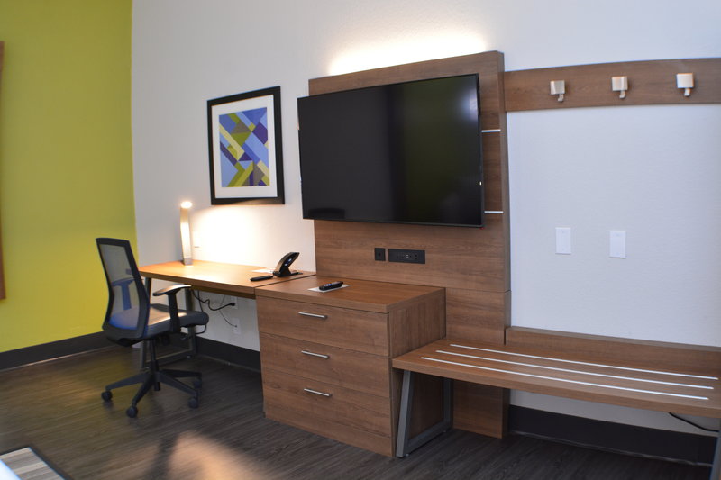 HOLIDAY INN EXP STES SEGUIN