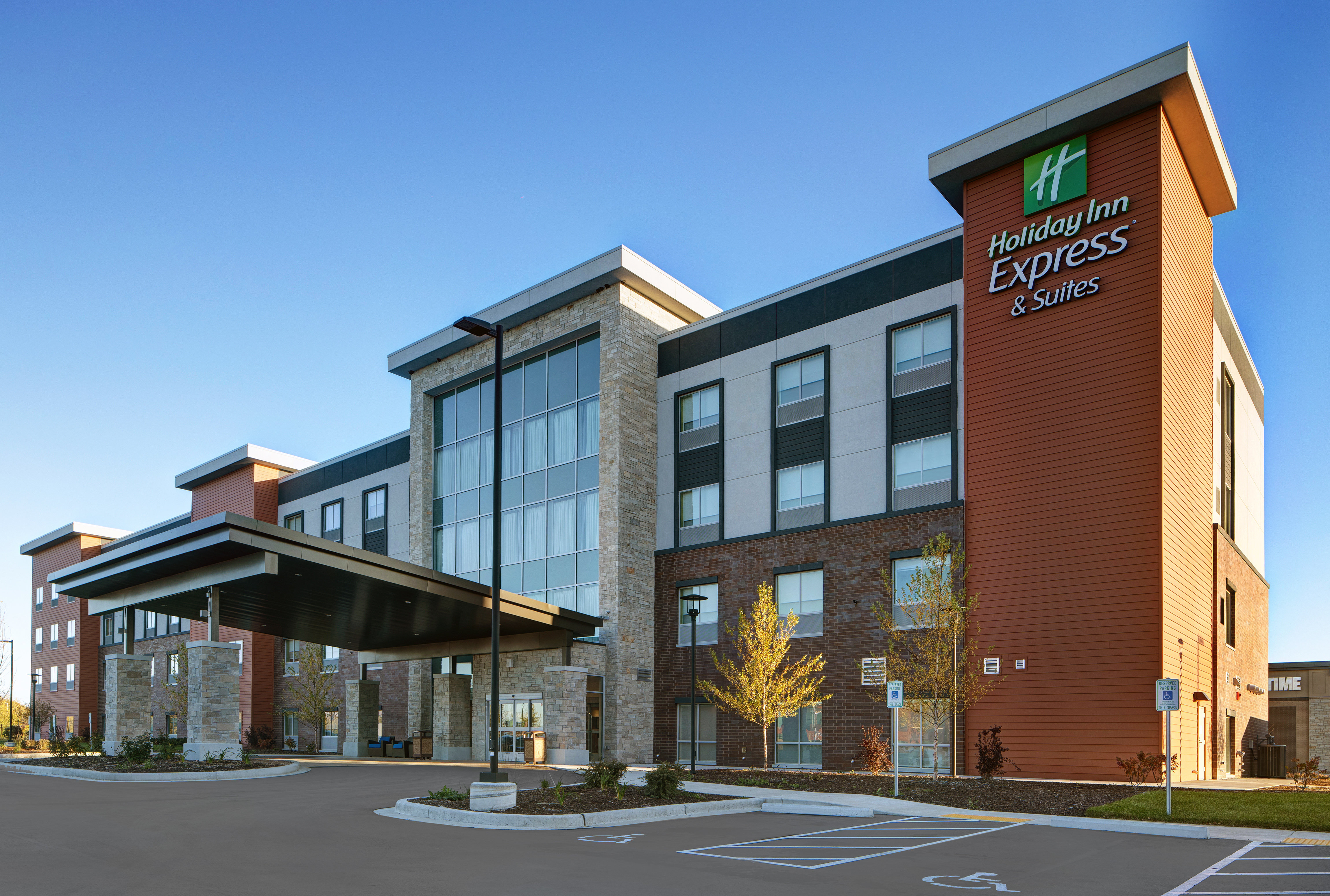 Holiday Inn Express & Suites Brookfield