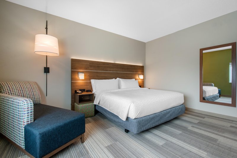 Holiday Inn Express and Suites Alachua – Gainesville Area