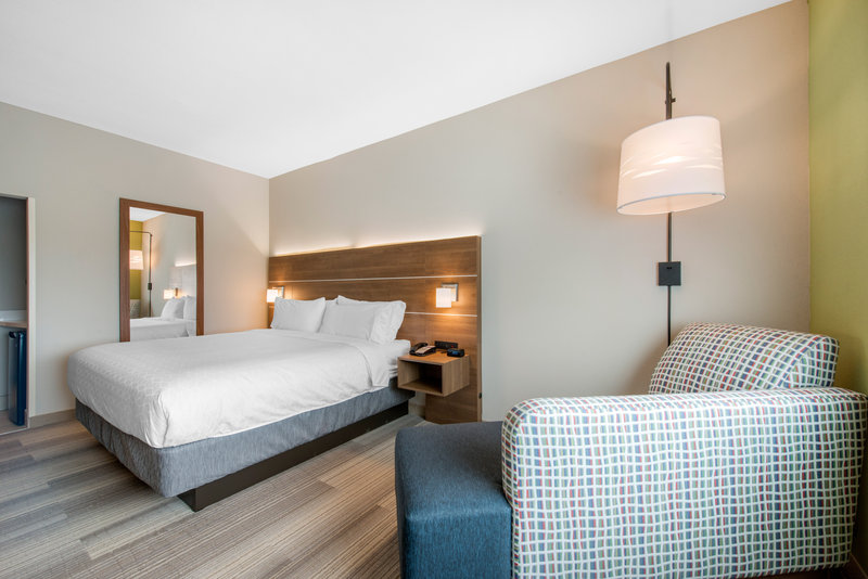 Holiday Inn Express and Suites Alachua – Gainesville Area