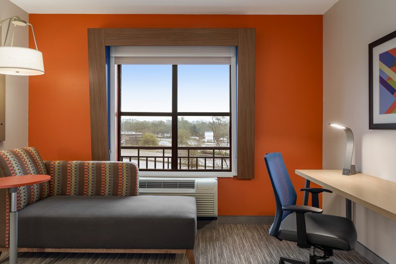 Holiday Inn Express & Suites Mount Pleasant