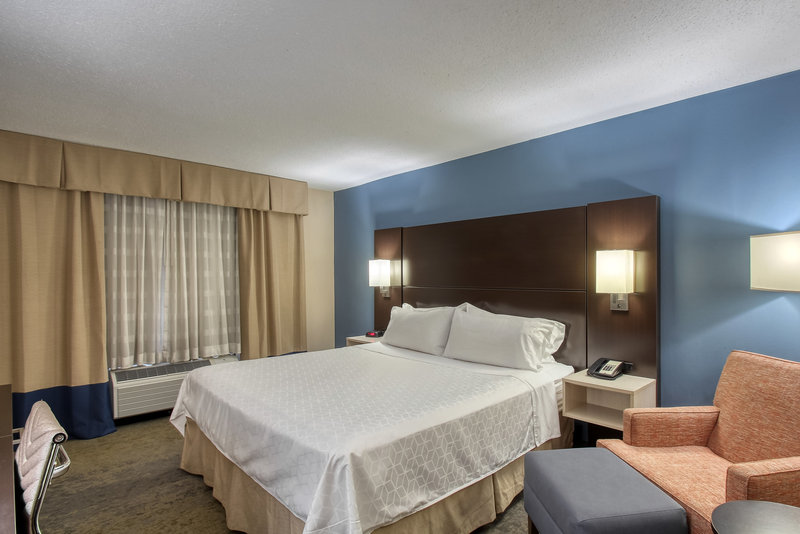 Holiday Inn & Suites ATLANTA AIRPORT-NORTH